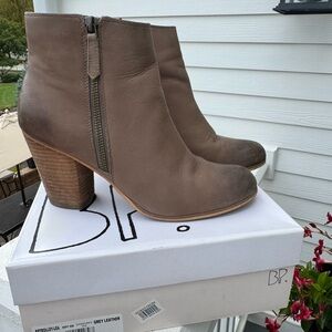 EUC BP Women's Taupe Leather Ankle Booties 10M